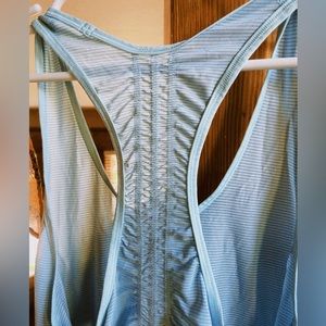 only worn once lulu ruffle top⚡️